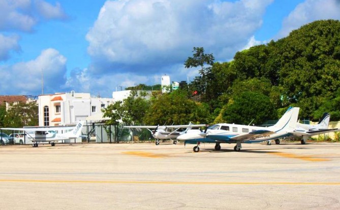 airports near playa del carmen